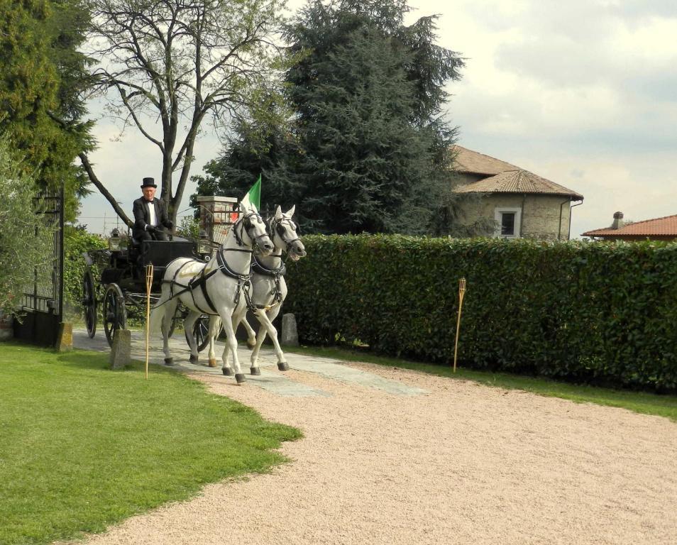 B&B Al Castello Casale Litta Bagian luar foto